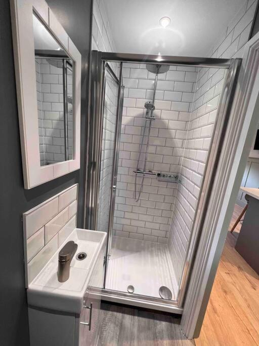 ברייטון Seaview 1 Bed Open Condo - Free Parking מראה חיצוני תמונה